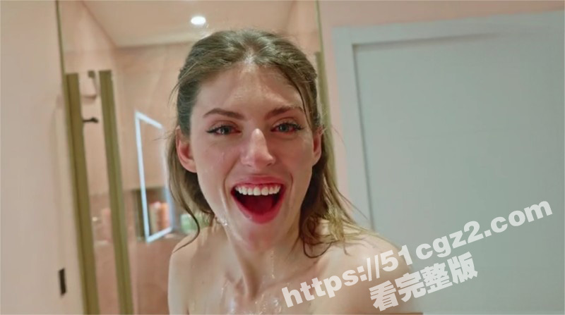 欧美靓妞挑战百人吞精 汇集多人精液一饮而尽 浓稠黏精射满全身 场面堪称史诗级
