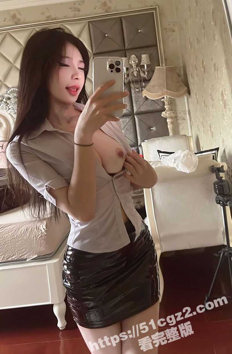 高颜值女神暴露反差母相关图片