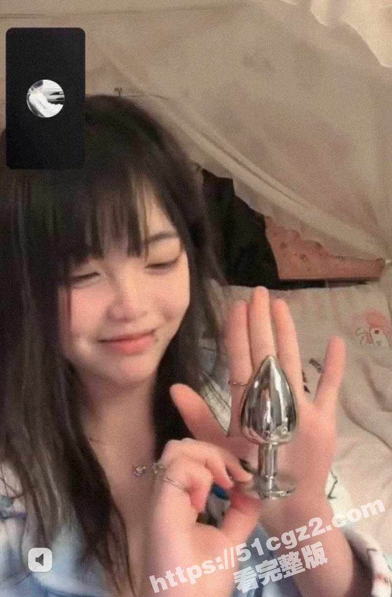 在校大学生巨乳唇钉妹相关图片