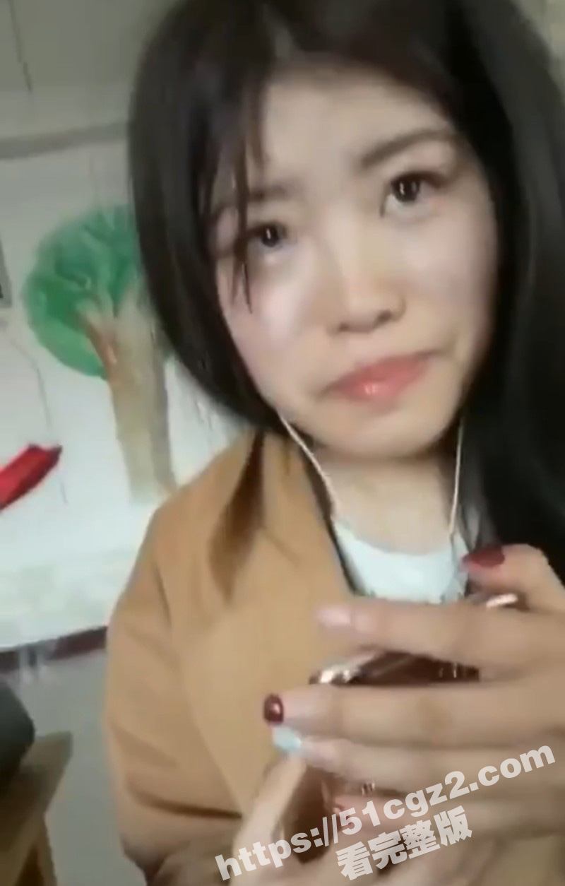 大学生教室性爱合集 竟然还有敢上着课口交的选手 哪位才是你心目中的最骚母狗？