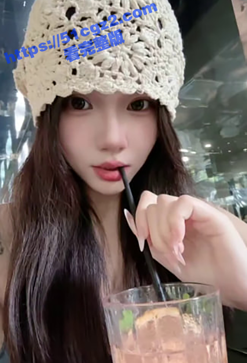 上海赴美留学生 秦思妍 与外国男友激情做爱 梨形身材小母狗嘴含洋屌 逼里还插着自慰器 被爆操高潮