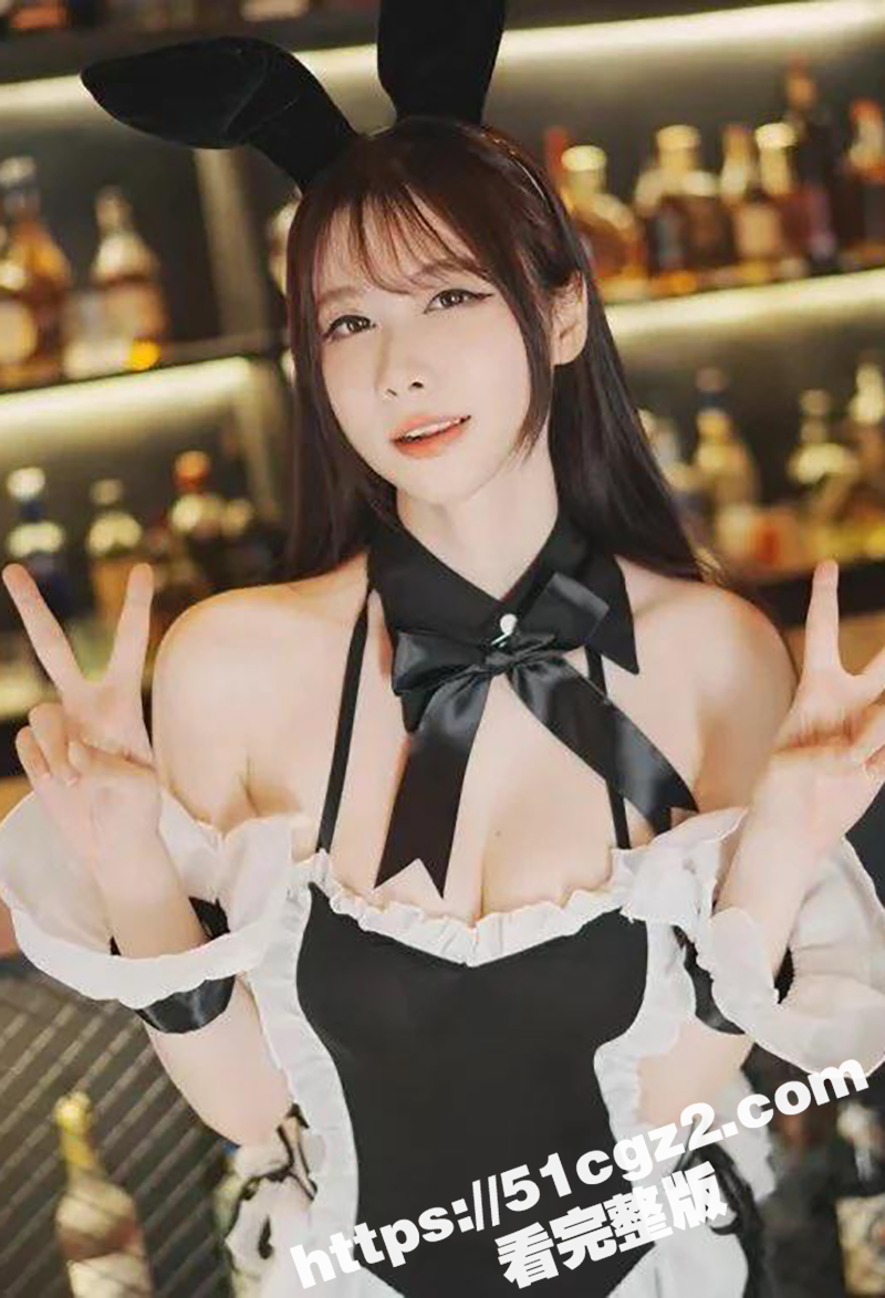 B站高颜值博主 一只小仙若 直播时喜欢穿各种黑丝情趣装跳骚舞勾引大哥 粉丝留言能不能射主播逼里