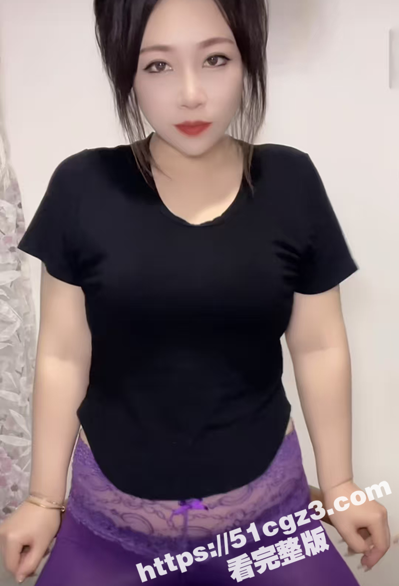 小叔子引诱亲嫂子吃催情药乱伦做爱 小淫嫂口吸大屌按摩棒自慰 黑色颗粒安全套猛插亲嫂蜜穴