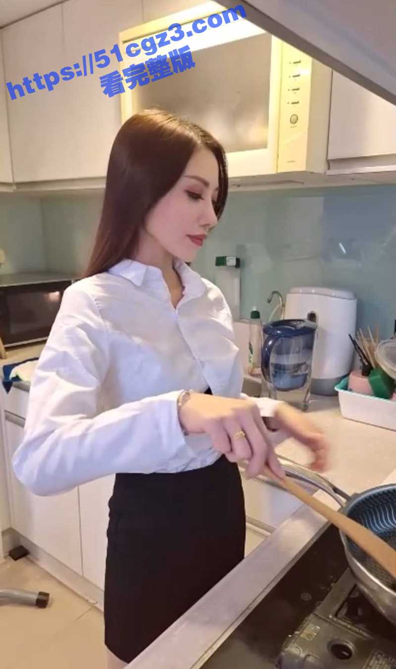 高颜值夫妇自制真实性爱视频 开放程度令人咋舌 厨房餐厅客厅处处都是最佳炮房