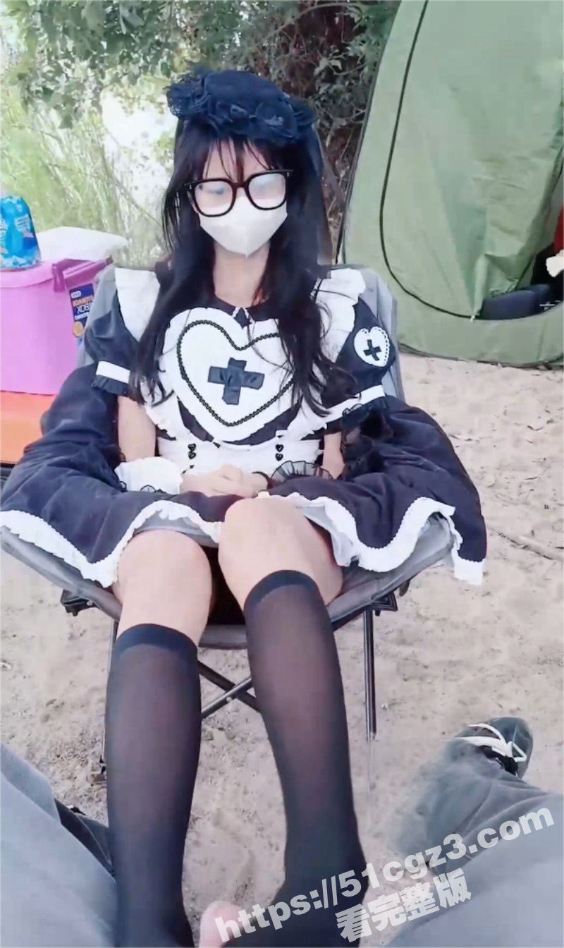 推特极品萝莉 软软兔 女仆装户外激情足交 浓精射鞋玉足践踏 白虎蜜鲍令人垂涎！
