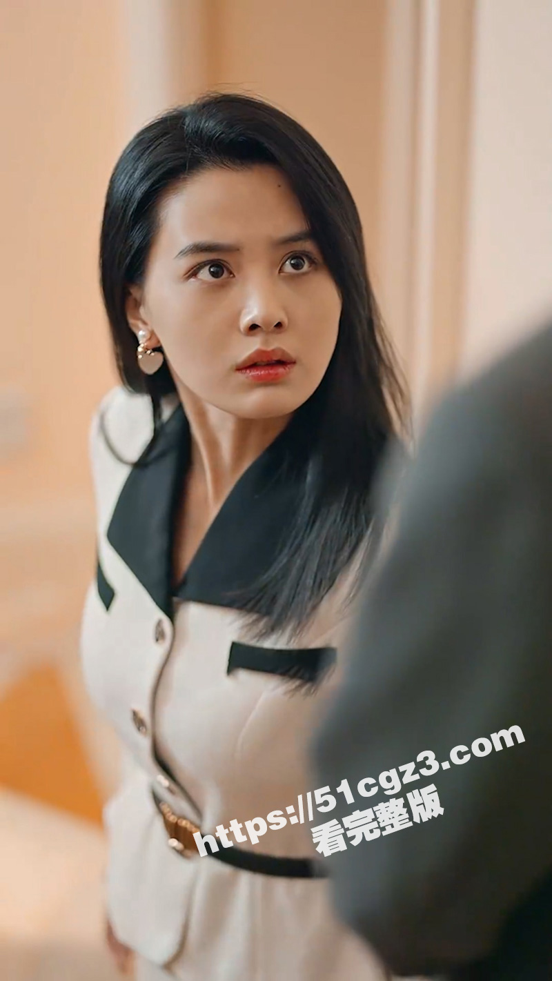 短剧《婚情深深深几许》女人被丈夫献给大佬 意外怀孕后又被赶出家门 晕倒醒来后发现身处大别墅
