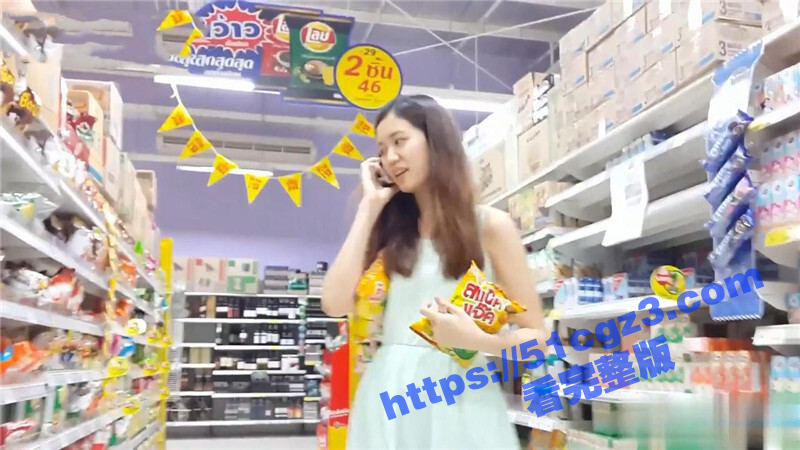 抄底大神商场跟踪偷拍 长裙美女竟然真空逛超市 裙下多毛小黑鲍漏风非常凉快
