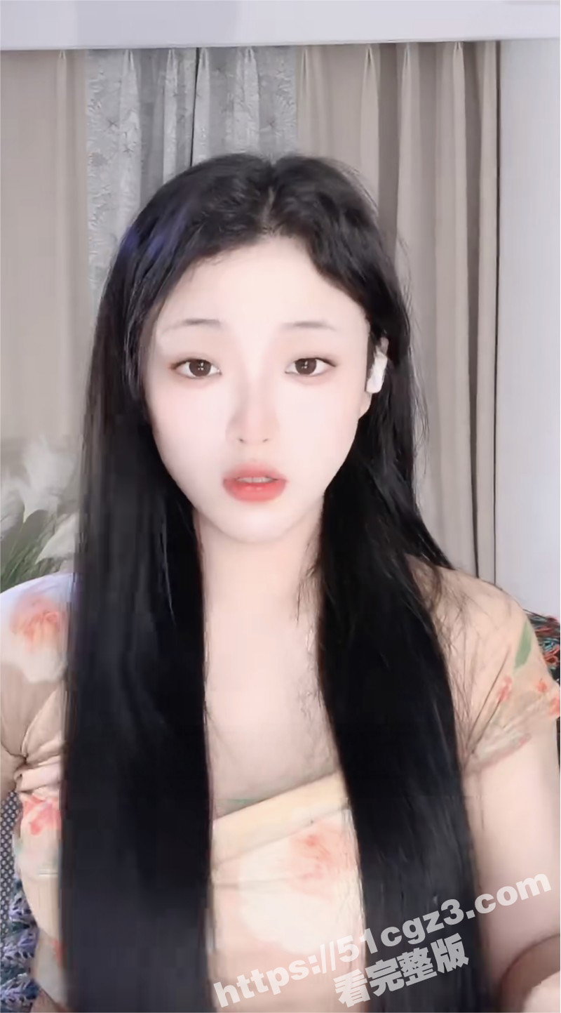 快手清纯反差美女 小纯吖 土豪定制私拍 脸穴同框道具自慰 高潮喷水妖娆裸舞！