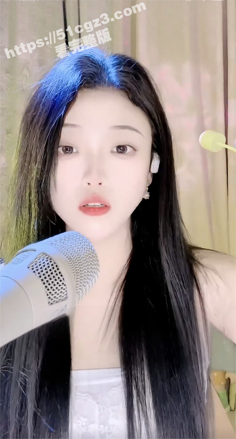 快手清纯反差美女 小相关图片