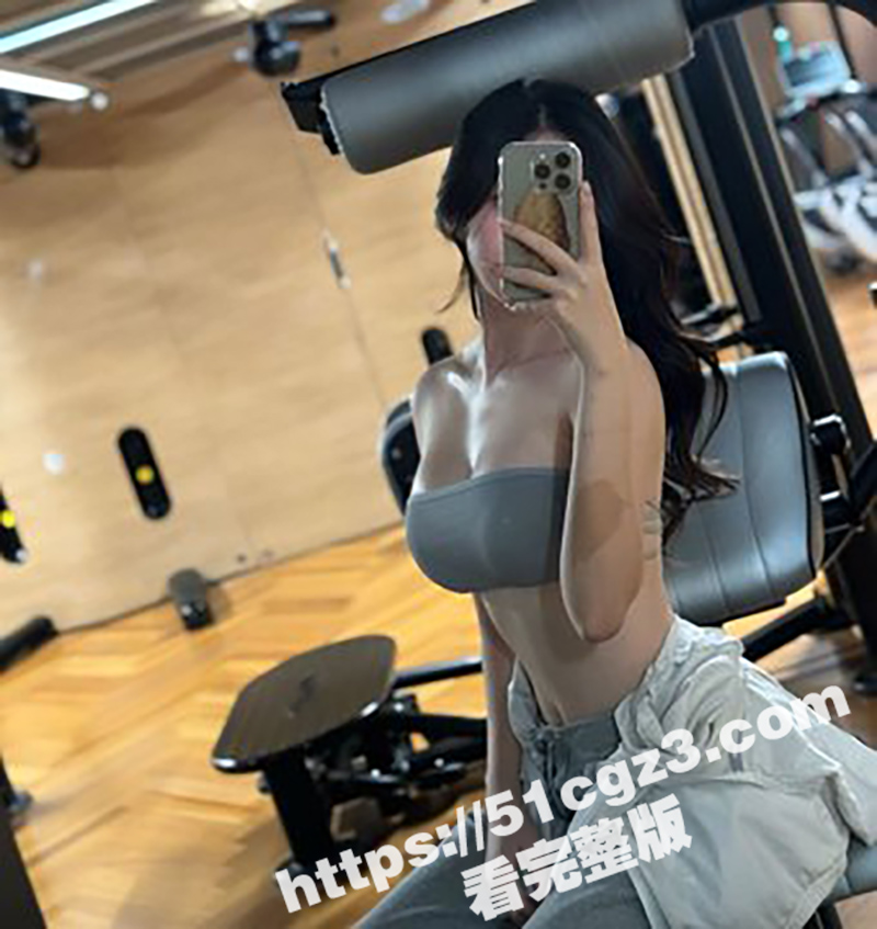 推特爆乳女神 云云是我呀 皮肤白嫩童颜巨乳 黄金比例身材 小穴粉嫩诱人 激情做爱淫叫不断