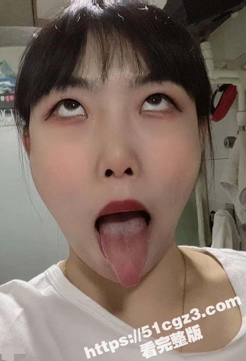 浙江淫骚少妇 江欣 面基网友约炮 被调教成口活一流的母狗 低头吸吮龟头十分沉醉