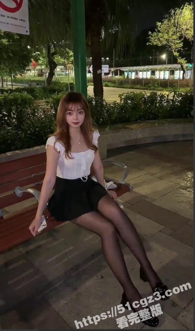 抖音高颜值嫩妹 小doll芽 自慰私拍流出 脸穴同框对镜插穴 淫荡娇喘充满诱惑力
