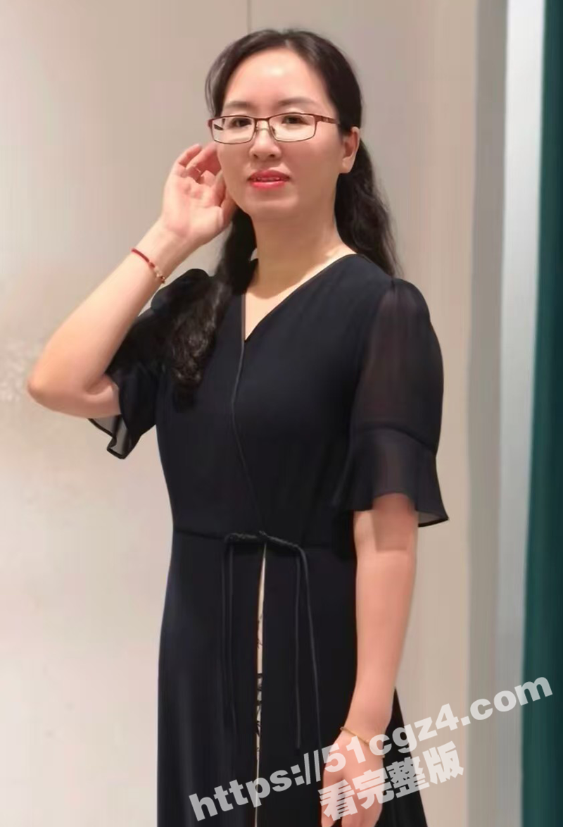 海角社区 教师萍姐与相关图片