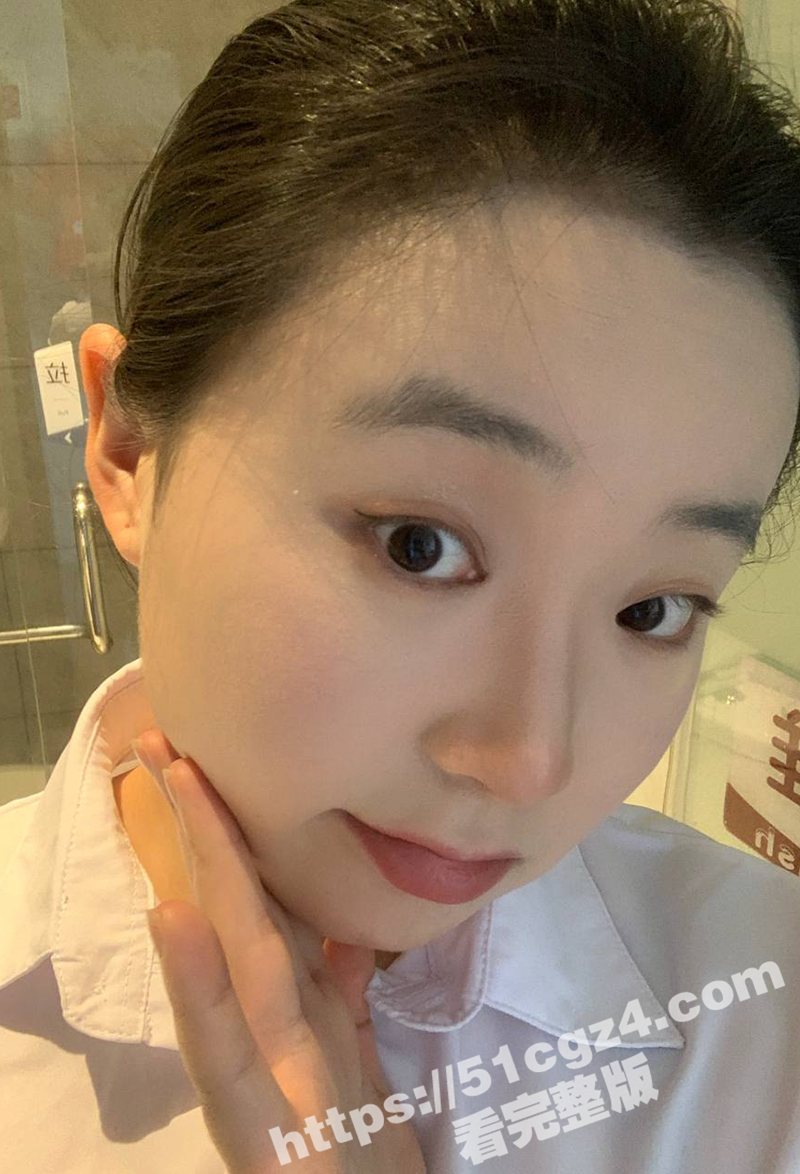 辽宁朝阳大胸美女 崔海鑫 背着男友偷情 被炮友操到潮吹失禁 再夹浓厚精液回去与男友恩爱！
