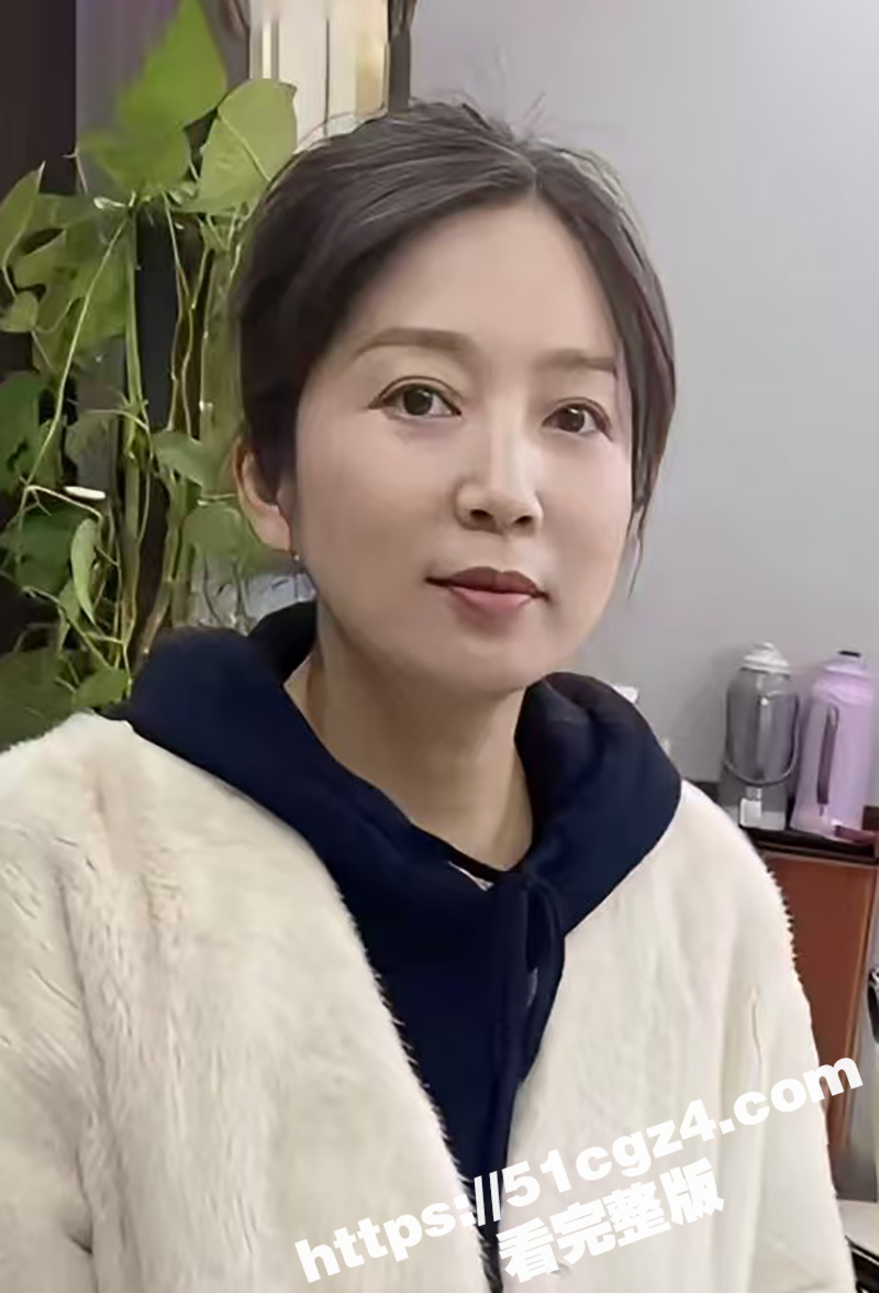 美艳教师 郝彤 勾引儿子突破伦理底线 从辅导功课到肉体交融的乱伦性爱 淫母舌尖挑逗处男嫩鸟 浴室偷情蜜穴榨取童精！
