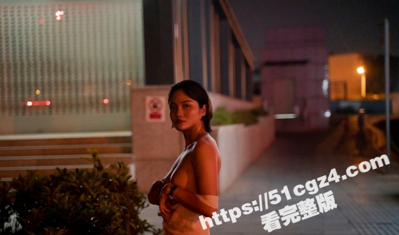 街头寻找刺激户外露出相关图片