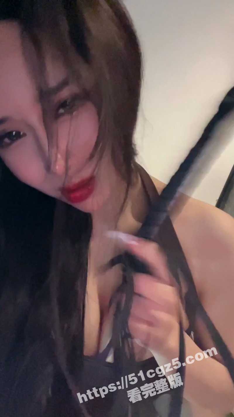 网易cc小恩雅独家私密定制黑丝皮鞭诱惑 男友视角看小恩雅爬行自慰 全程浪叫老公喊个不停
