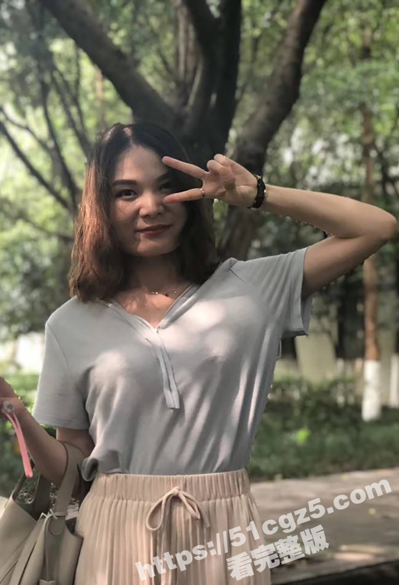 重庆反差人妻 李沐嵘 与出差老公裸聊私拍流出 独守空房小少妇自慰扣穴 淫水拉丝