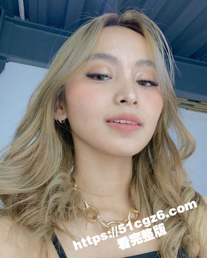 新加坡国际学校女神liya 与男友裸聊视频泄密 高颜值混血美女在线发骚