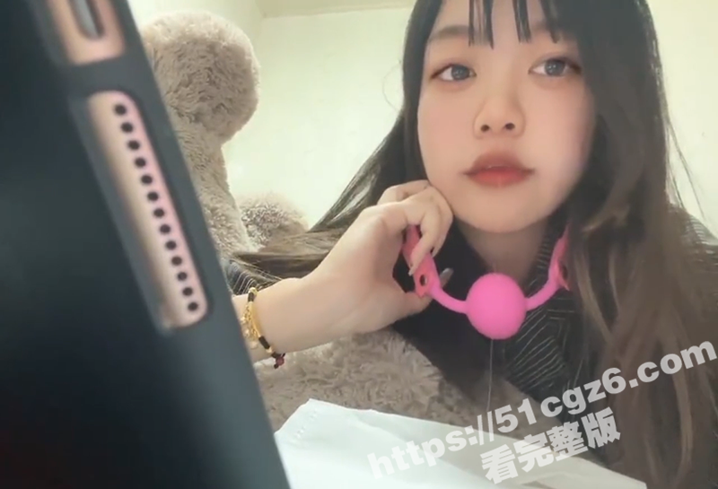 反差眼镜妹 黄颖彤 相关图片