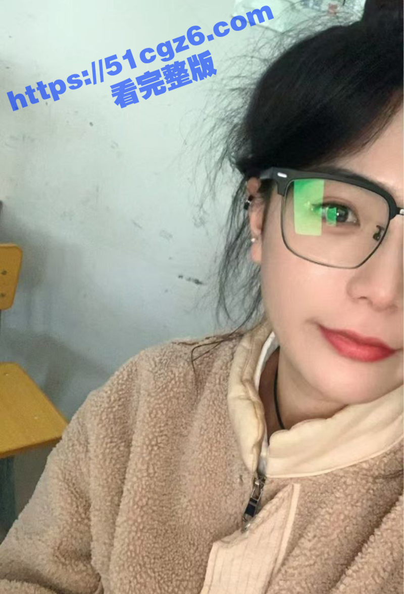 沈阳高校清纯眼镜妹为相关图片