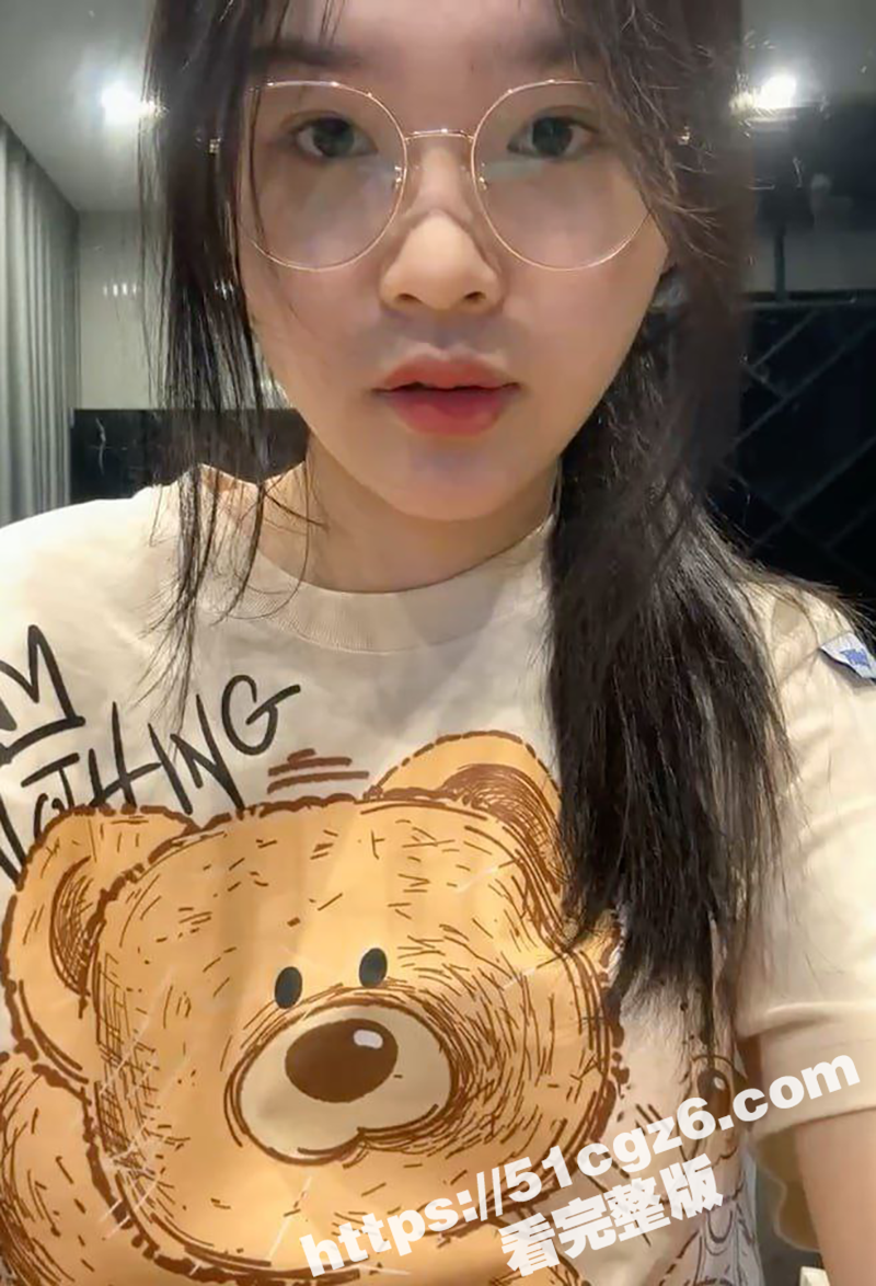沈阳高校清纯眼镜妹为相关图片