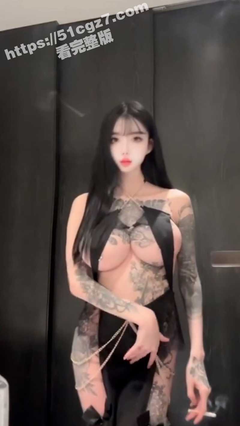 高颜值纹身网红 祎祎相关图片