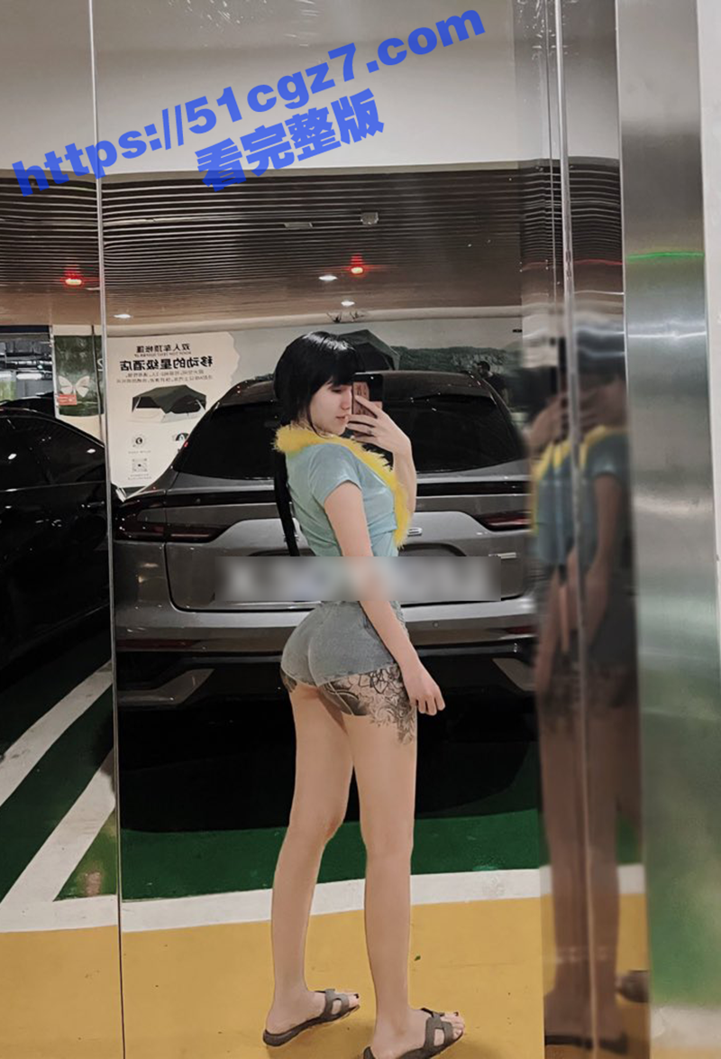 满背纹身的甜美大学生相关图片