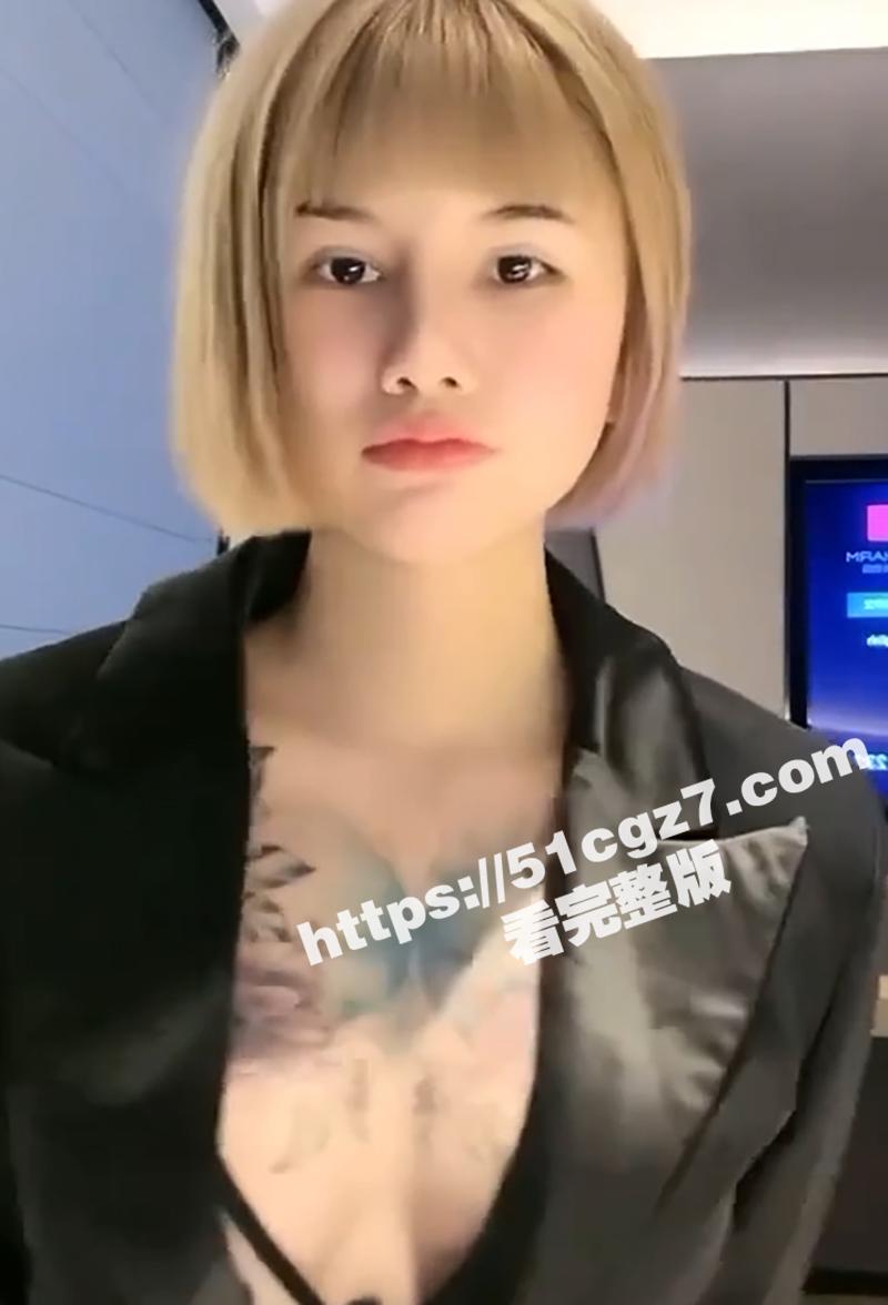 满背纹身的甜美大学生相关图片