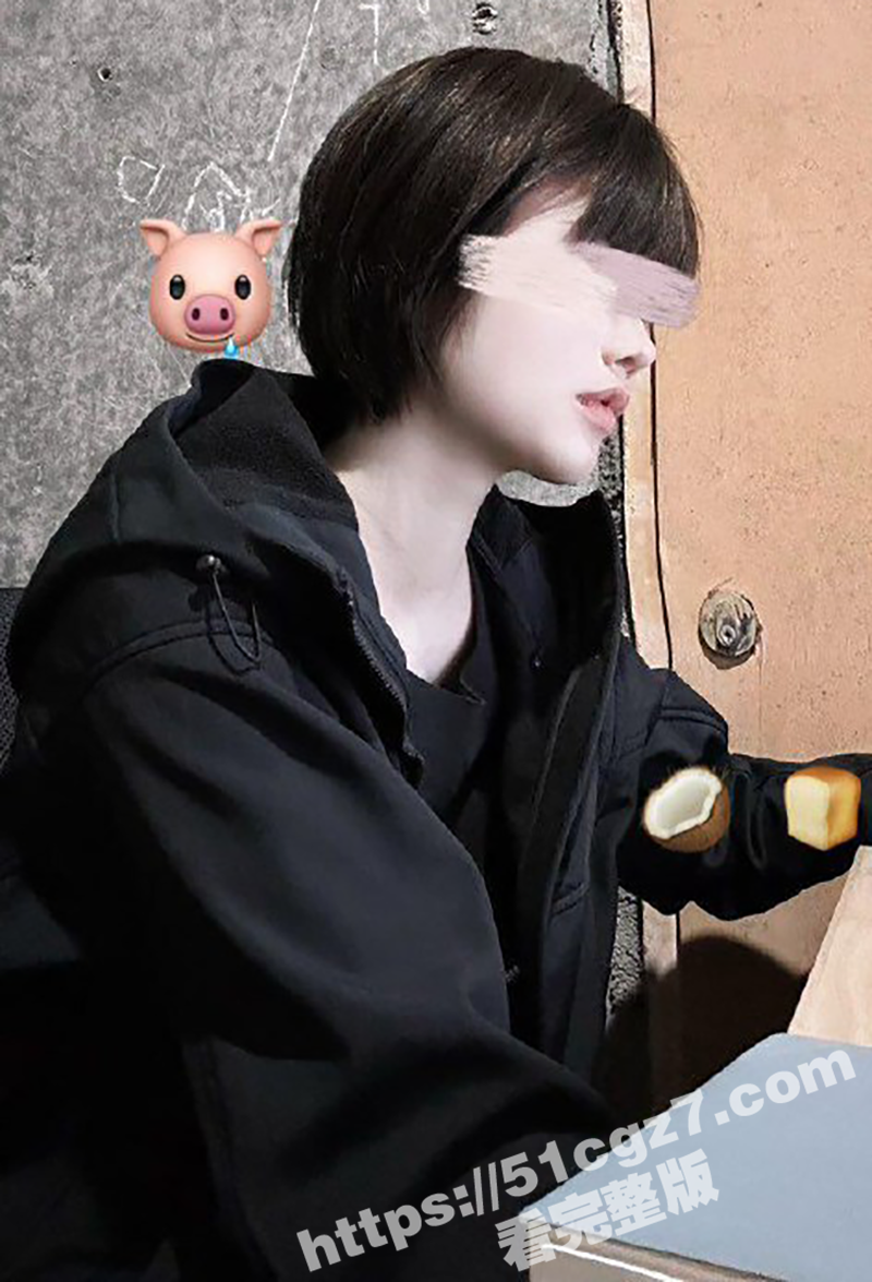 满背纹身的甜美大学生相关图片