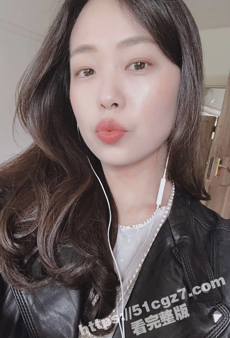 沈阳离异少妇约炮视频曝光 气质少妇逼痒难耐大战年轻鲜肉 跪地疯狂吸屌 彻底沦为母狗肉便器
