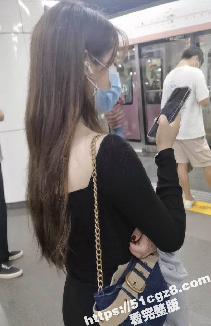 经典地铁偷拍走光系列相关图片