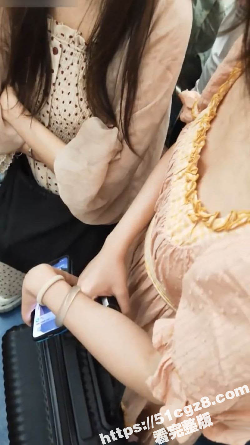 经典地铁偷拍走光系列相关图片