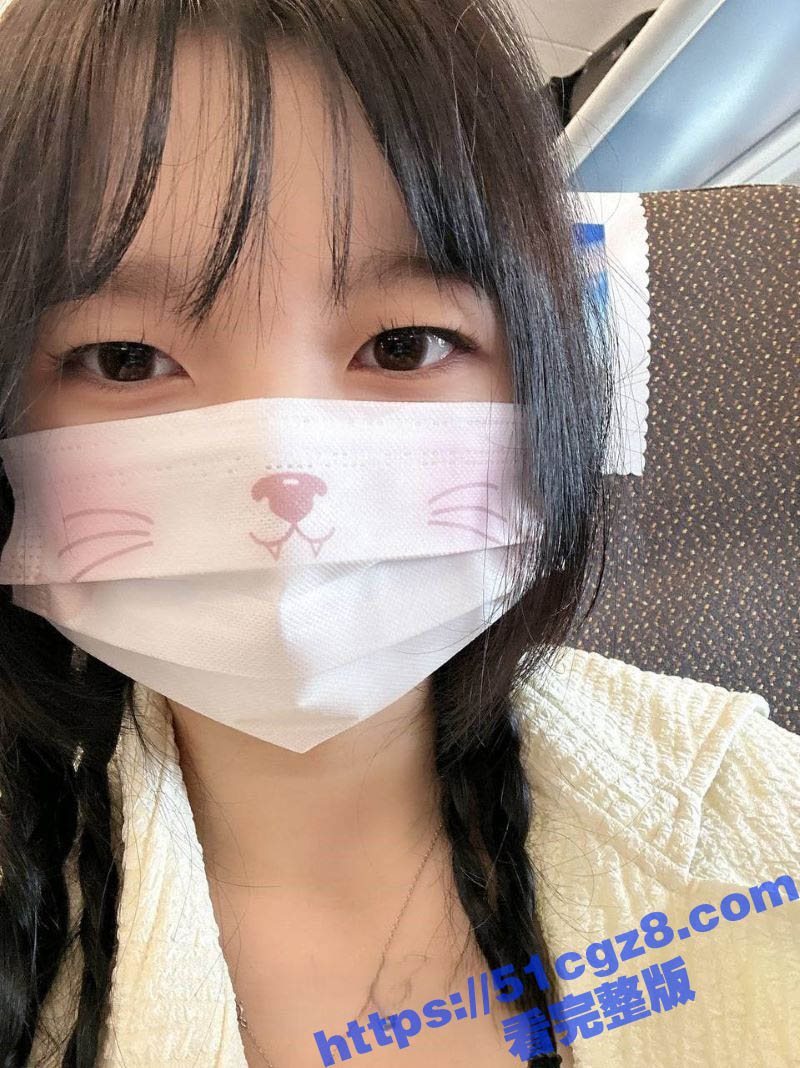 SM调教JK黑丝清纯妹子 一边被炮机抽插一边往逼上滴蜡 还要再加一根按摩棒一起捅！