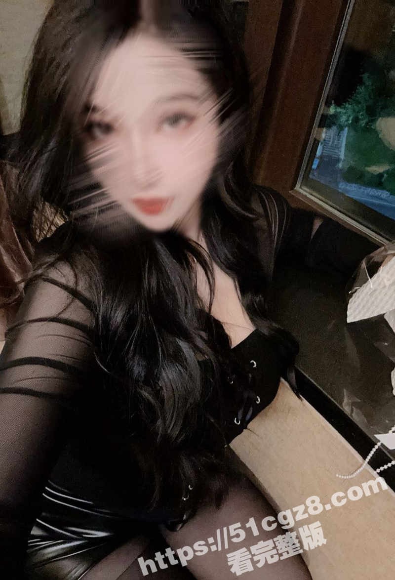 推特绝美人妻沦为富二相关图片