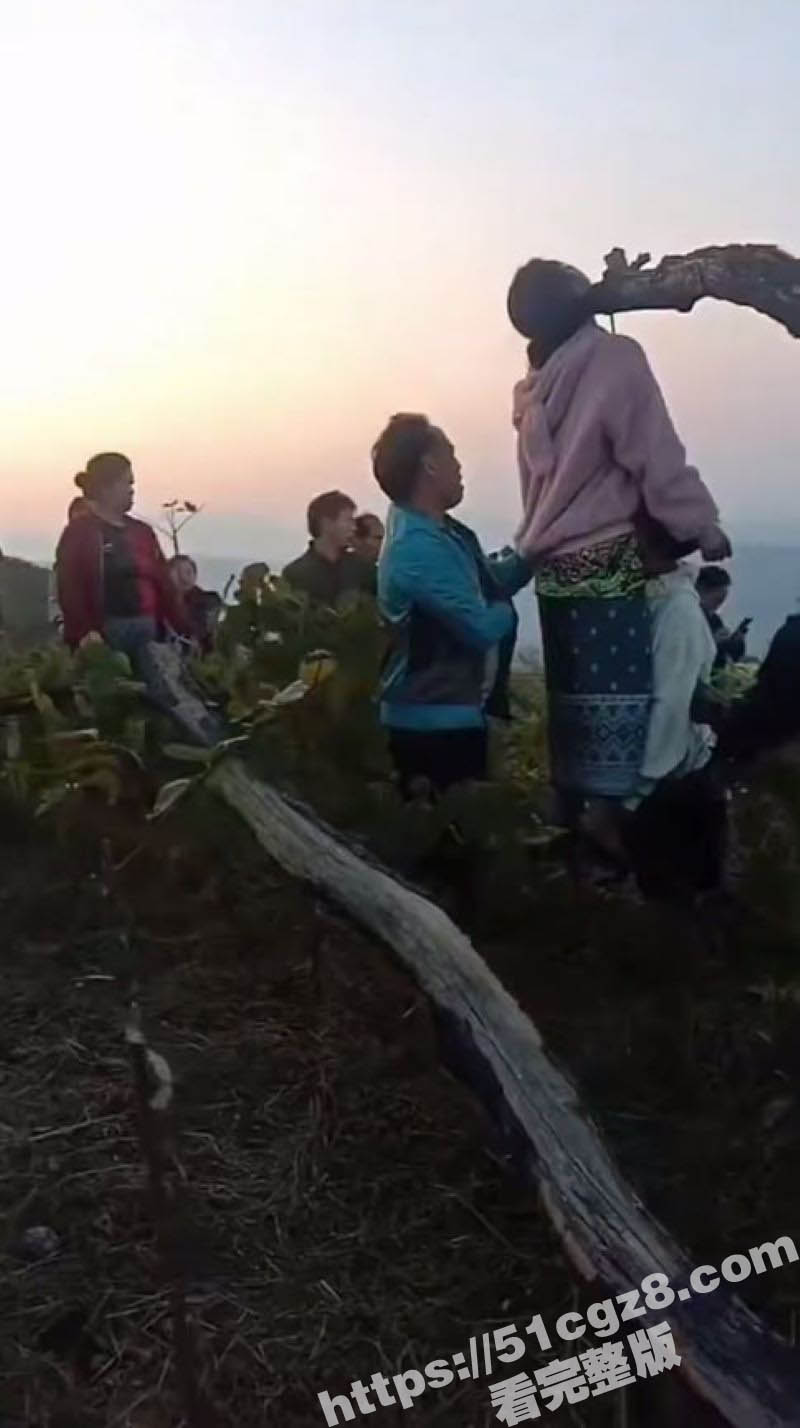 苗族小情侣因家中父母相关图片