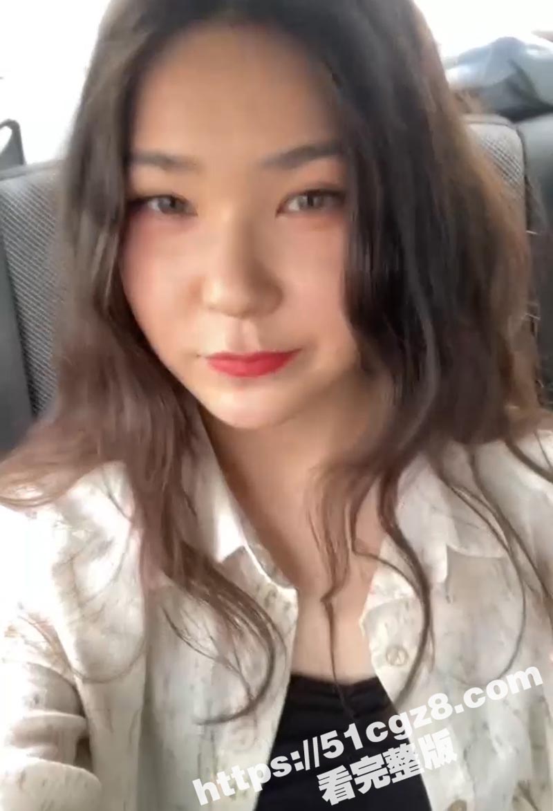 广西南宁美女 为完成金主安排的任务 出租车上自慰揉穴 勾引司机小树林里无套后入野战 最后还被颜射在脸上