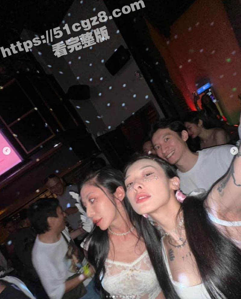 IG万粉网红 2lu相关图片