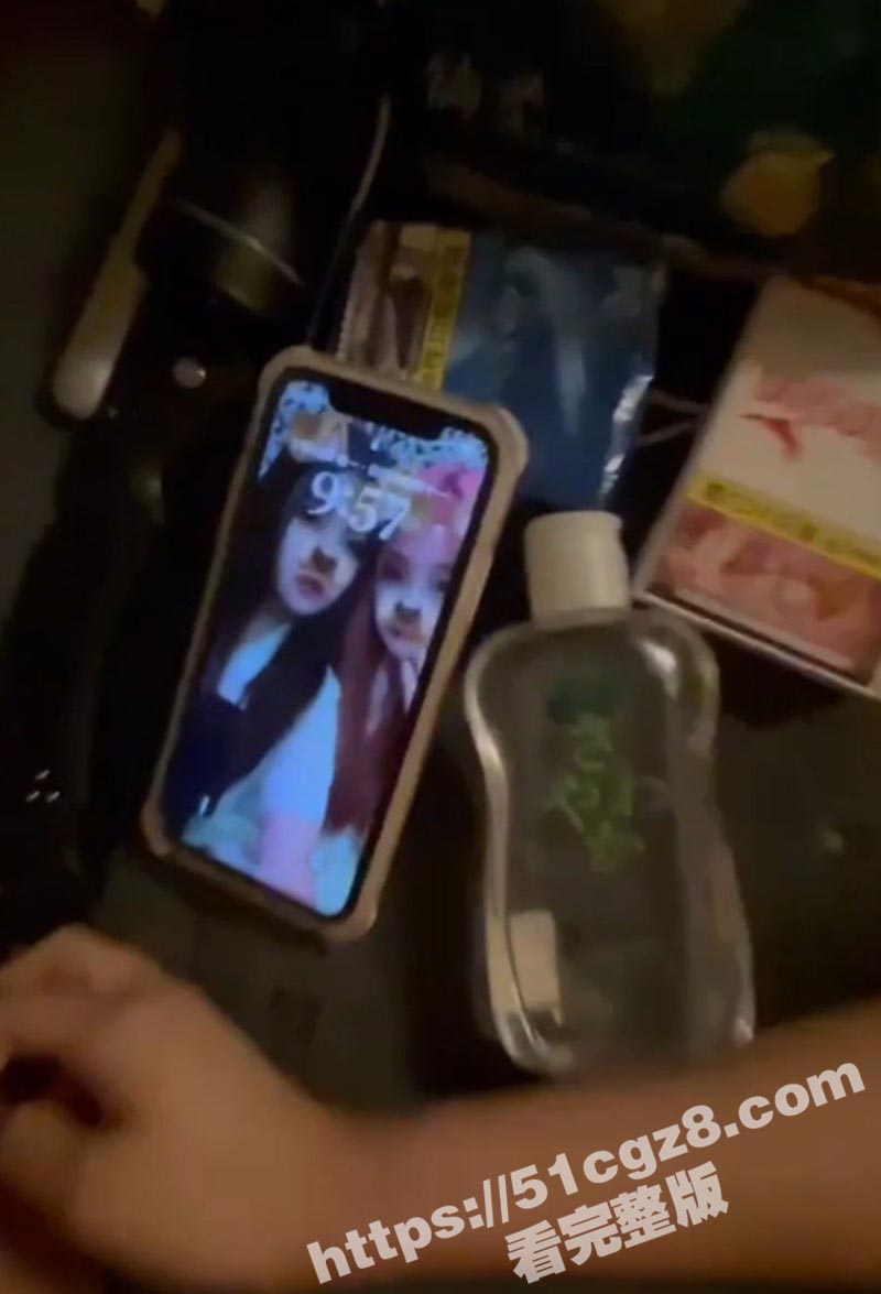 TIKTOK巨乳网红相关图片