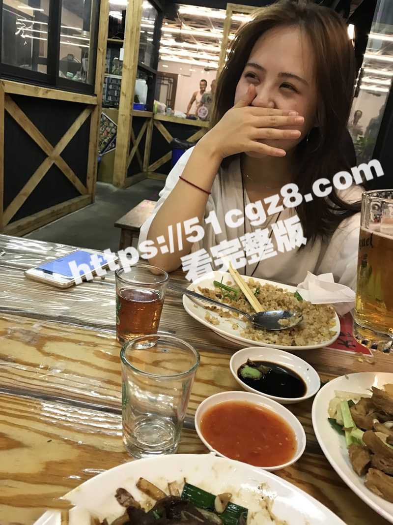 公司团建迷奸实习女大相关图片