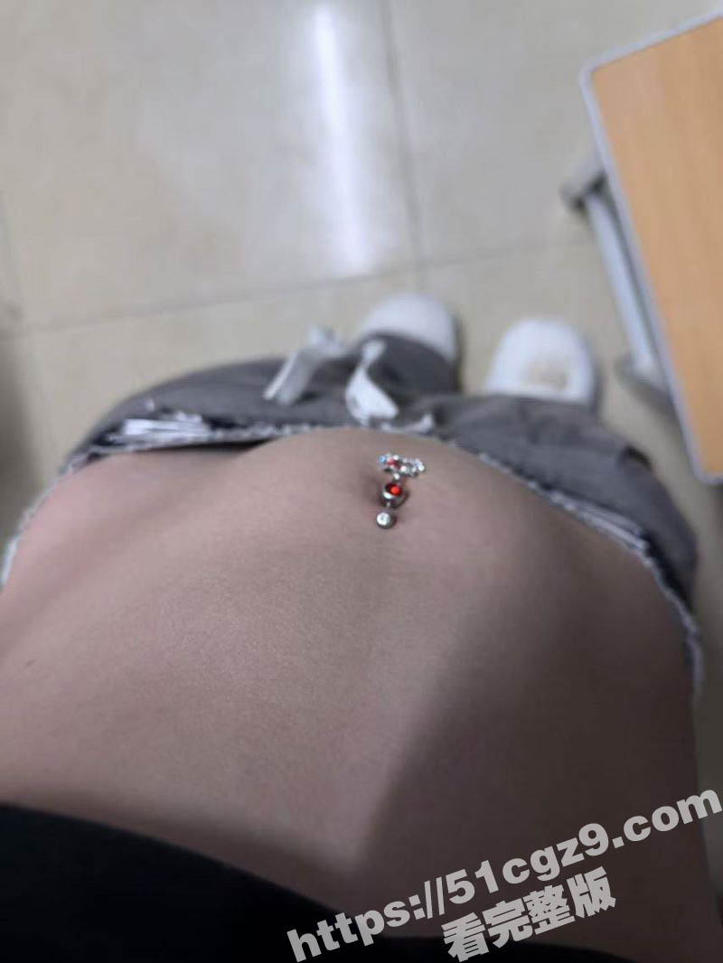 湖北20岁女大母狗 相关图片