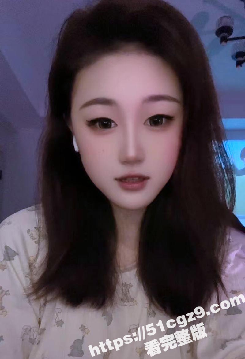 淫父重金诱操女儿闺蜜 父女乱伦后骚女儿介绍闺蜜供亲爹玩弄 娇羞嫩妹穿JK黑丝被后入内射
