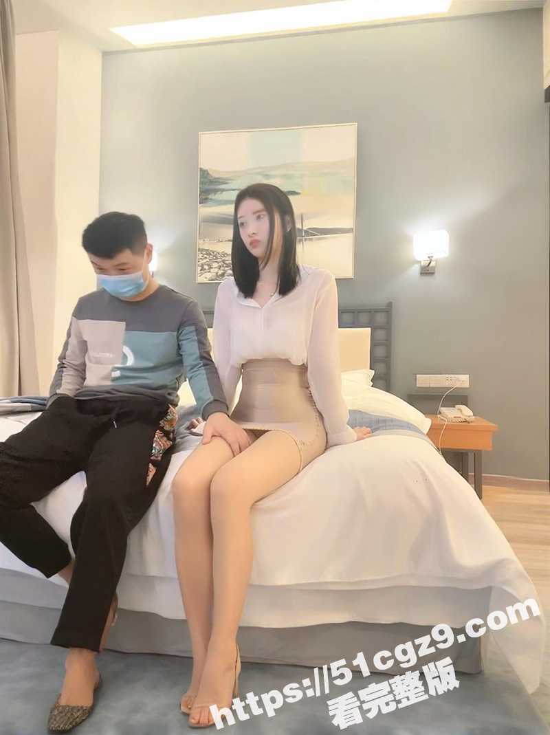 大神探花双飞漂亮闺蜜 肉丝苗条长腿美女与黑丝肥臀尤物 被小哥轮流爆操 最后内射无毛粉穴