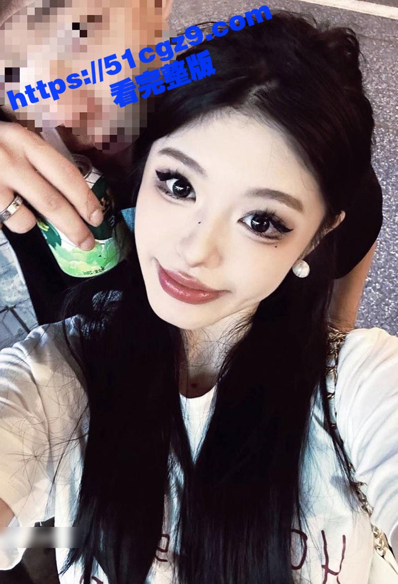 重庆极品嫩模 为捞金兼职做外围 神颜反差美女沦为金主精盆 骚穴遭大屌无套爆操 巨乳晃动诱人无比