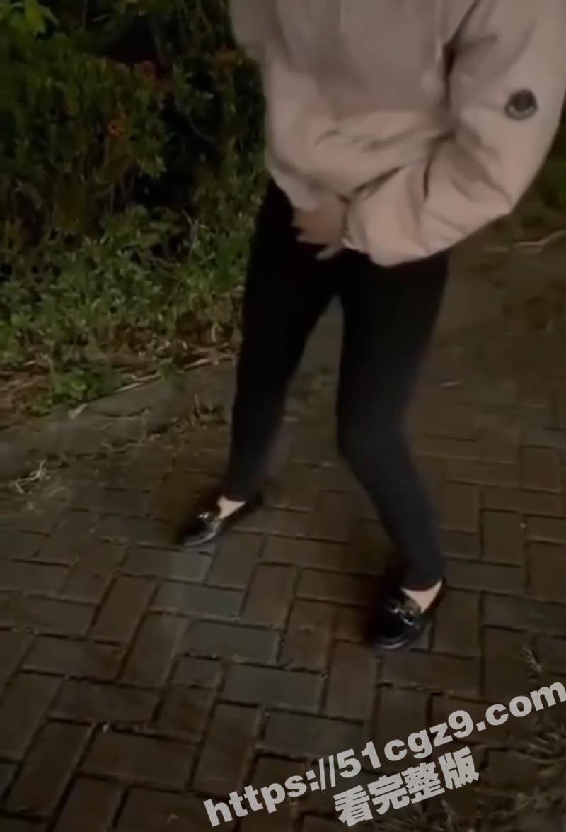 广西精神小妹深夜公园相关图片