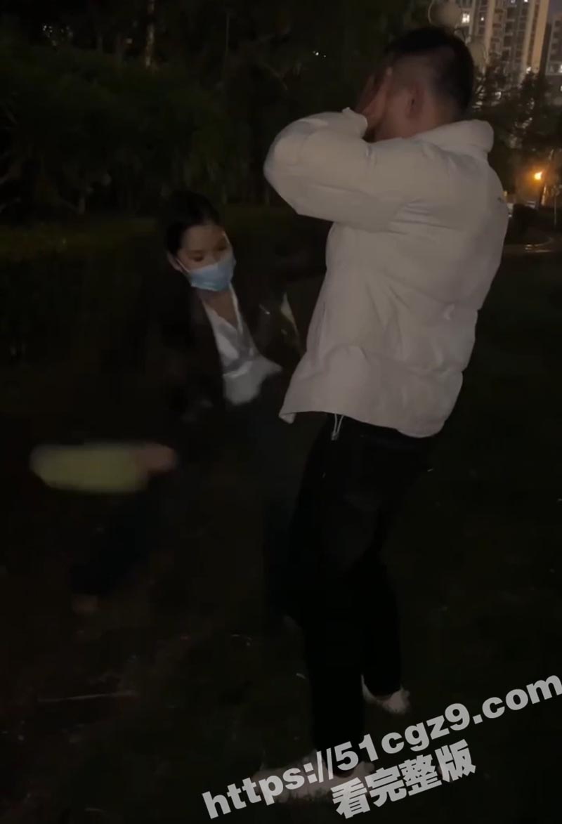 广西精神小妹深夜公园相关图片