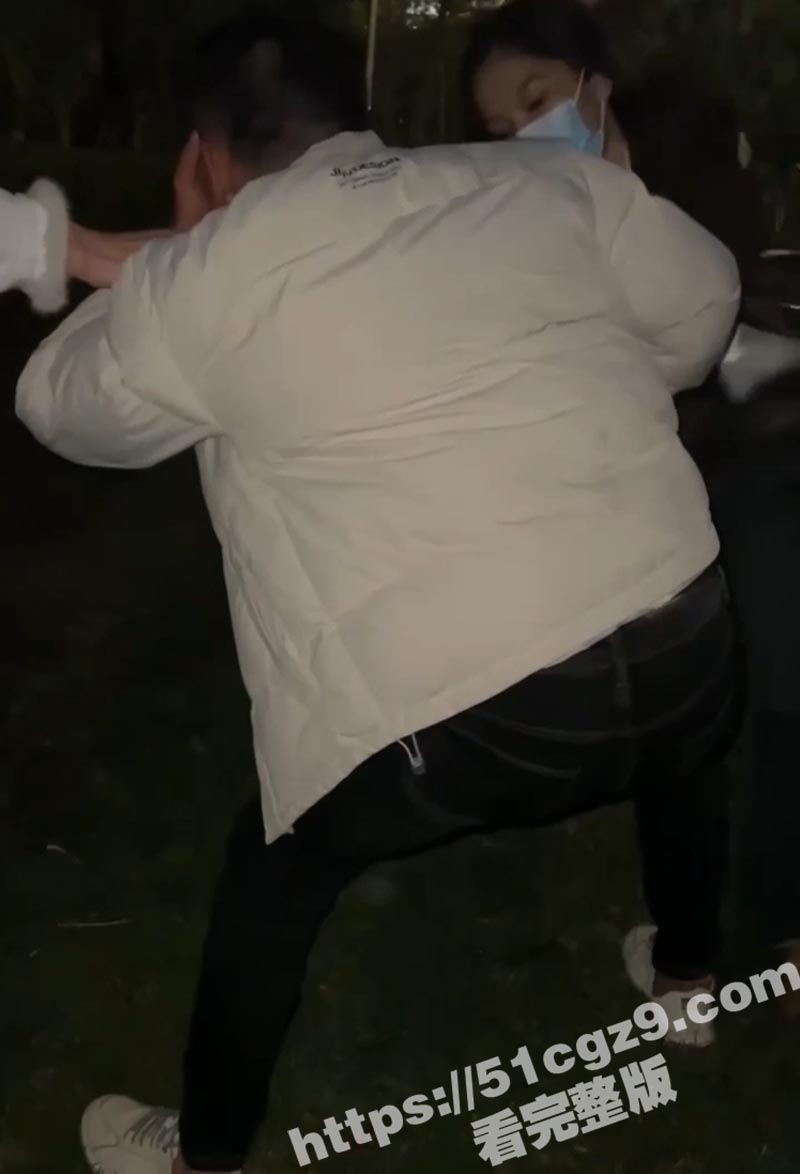 广西精神小妹深夜公园相关图片