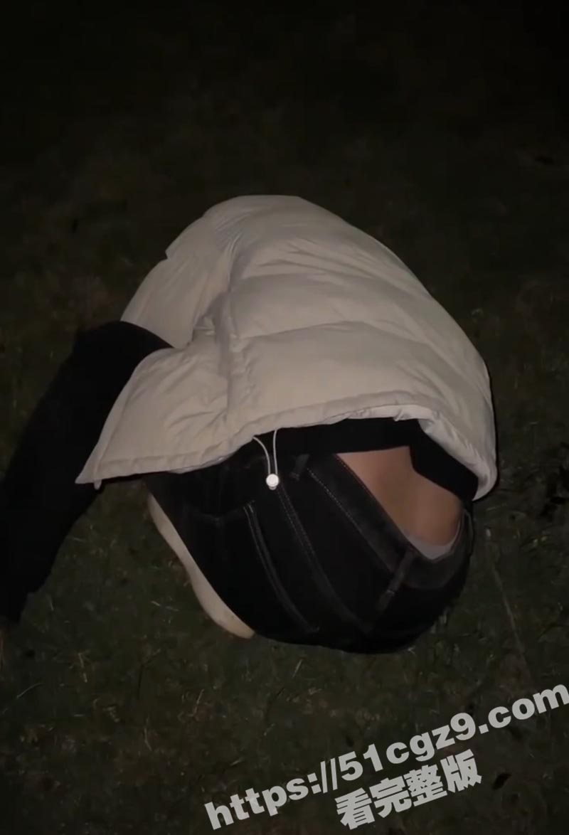 广西精神小妹深夜公园相关图片