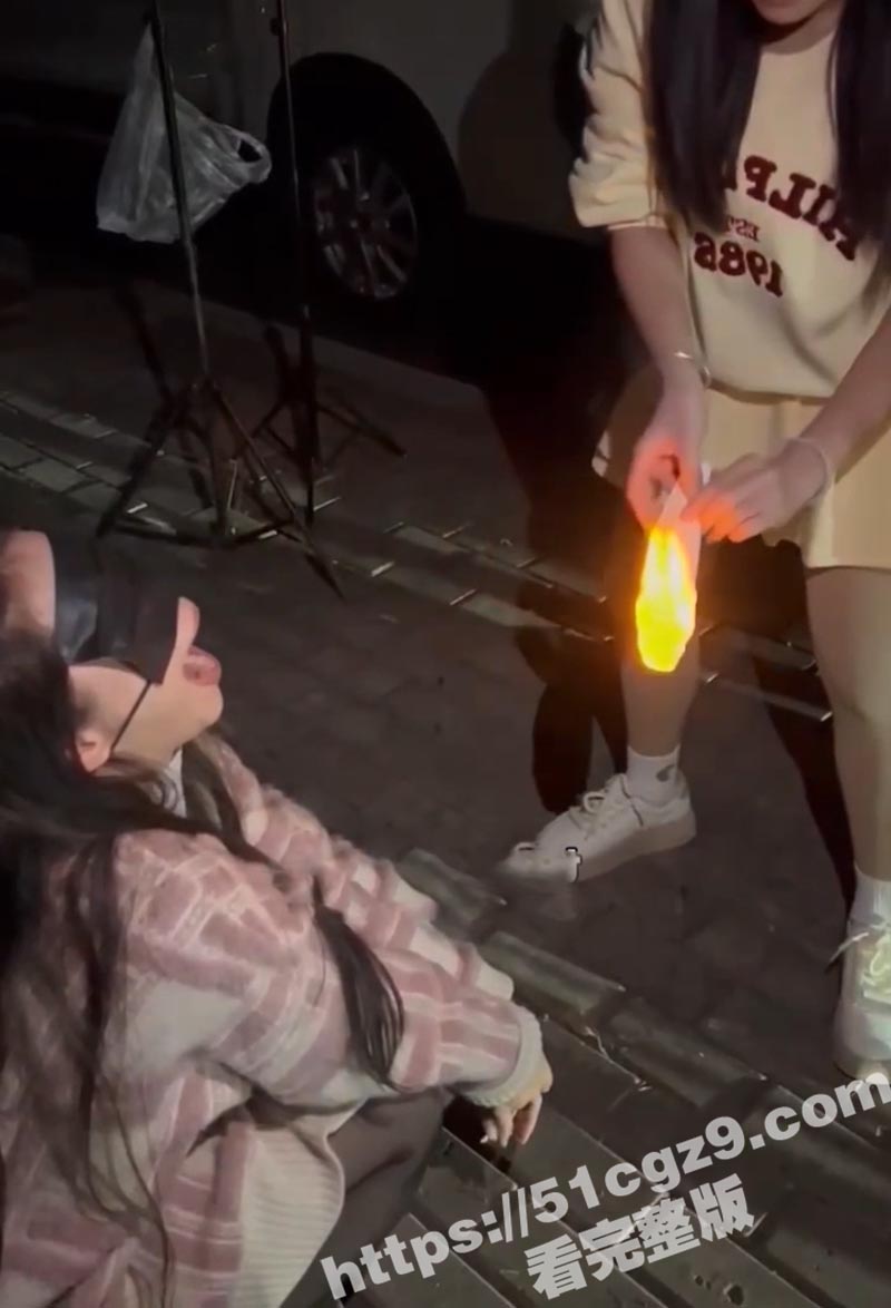 广西精神小妹深夜公园相关图片