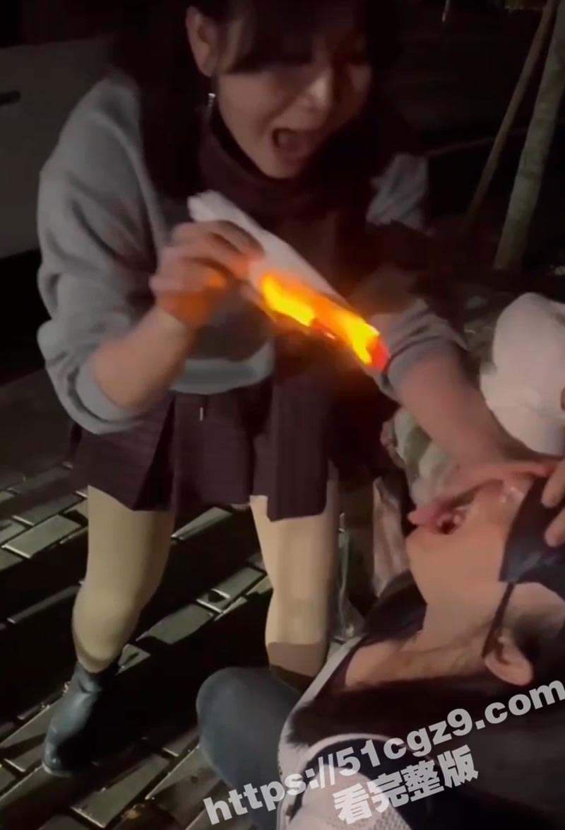 广西精神小妹深夜公园相关图片
